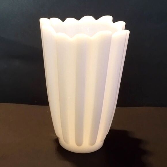 Vintage Fostoria Celestial Asymmetrical Milk Glass Vase Mid Century Elegance - Picture 4 of 6